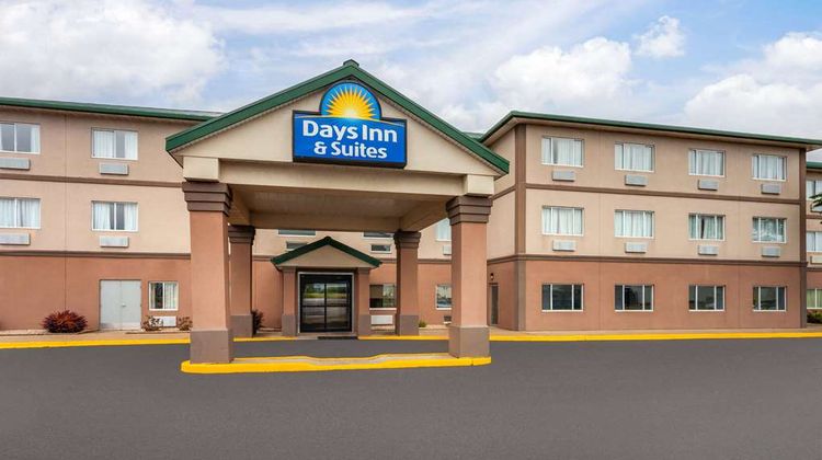 Days Inn & Suites of Morris Exterior