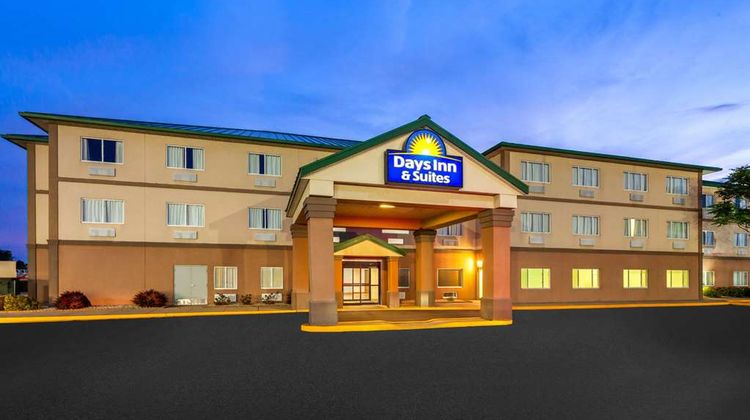Days Inn & Suites of Morris Exterior