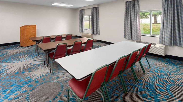 Days Inn & Suites of Morris Meeting