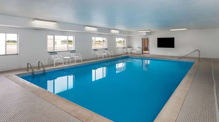 Days Inn & Suites of Morris Pool