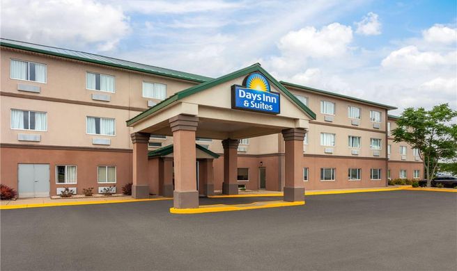 Days Inn & Suites of Morris Exterior