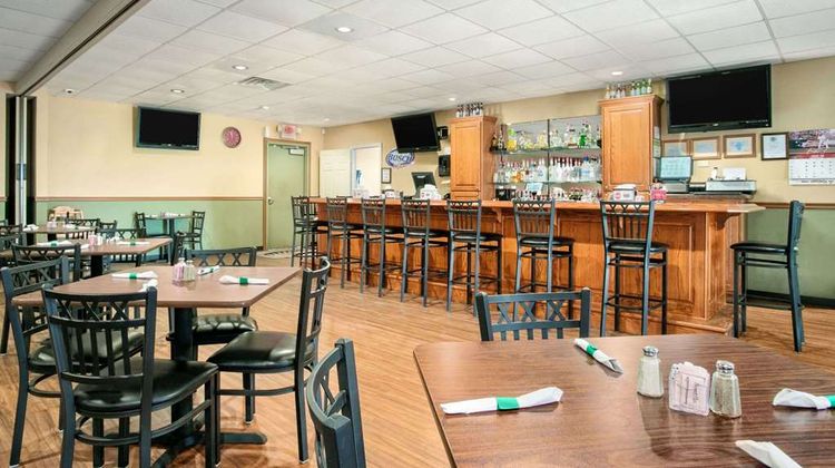 Super 8 Grayville Restaurant