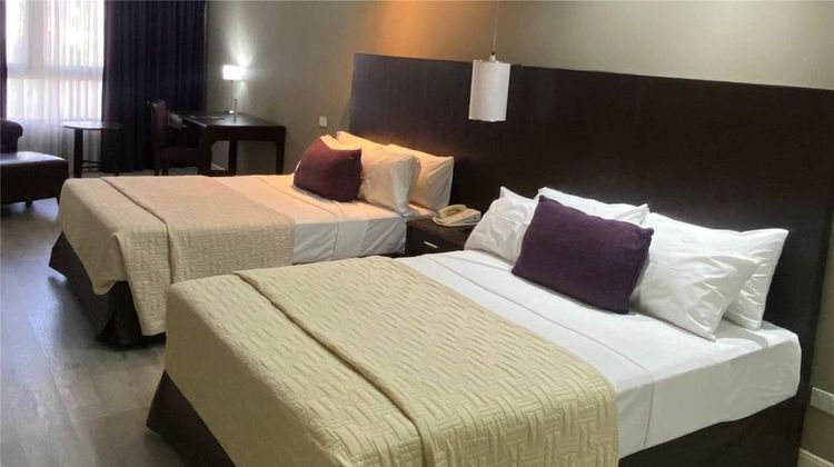 Howard Johnson Plaza Florida Street Room