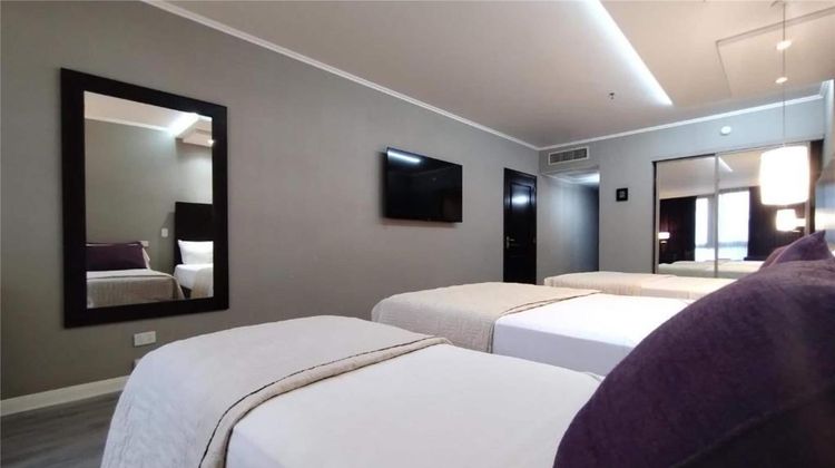 Howard Johnson Plaza Florida Street Room