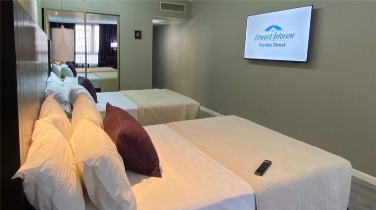 Howard Johnson Plaza Florida Street Room