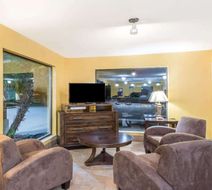 Days Inn Sulphur LA Lobby