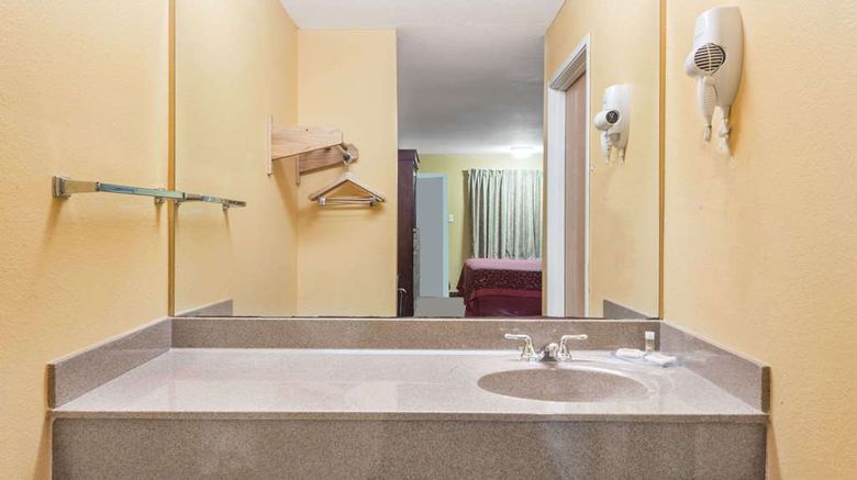 <b>Days Inn Sulphur LA Room</b>. Images powered by <a href="https://iceportal.shijigroup.com/" title="IcePortal" target="_blank">IcePortal</a>.