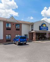 Days Inn & Suites Cambridge