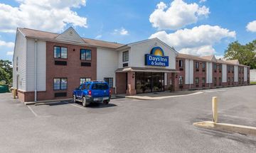 Days Inn & Suites Cambridge