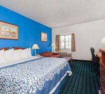 Days Inn & Suites Cambridge Room