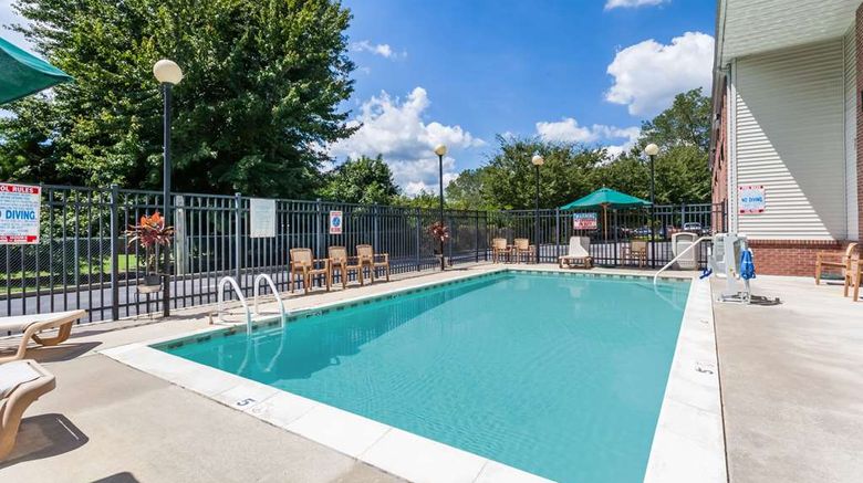 <b>Days Inn & Suites Cambridge Pool</b>. Images powered by <a href="https://iceportal.shijigroup.com/" title="IcePortal" target="_blank">IcePortal</a>.