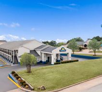 Days Inn  Ardmore Exterior