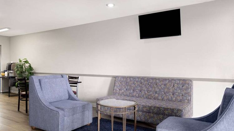 Days Inn  Ardmore Lobby