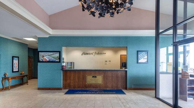 Howard Johnson Inn & Conference Center Lobby