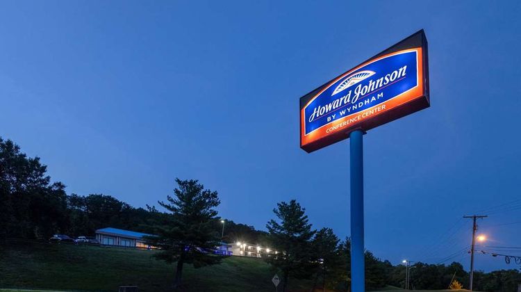 Howard Johnson Inn & Conference Center Exterior