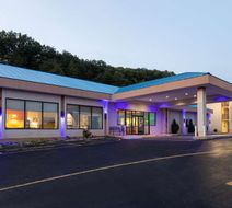 Howard Johnson Inn & Conference Center Exterior