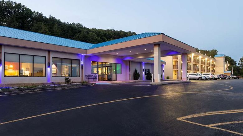 <b>Howard Johnson Inn & Conference Center Exterior</b>. Images powered by <a href="https://iceportal.shijigroup.com/" title="IcePortal" target="_blank">IcePortal</a>.