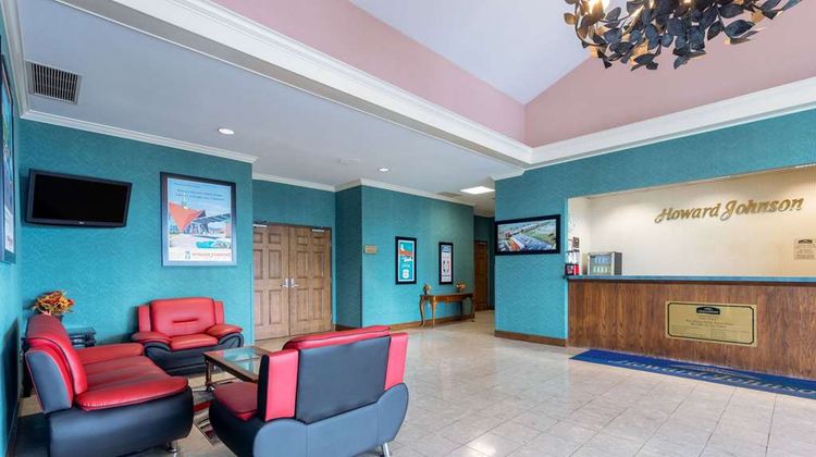 Howard Johnson Inn & Conference Center Lobby