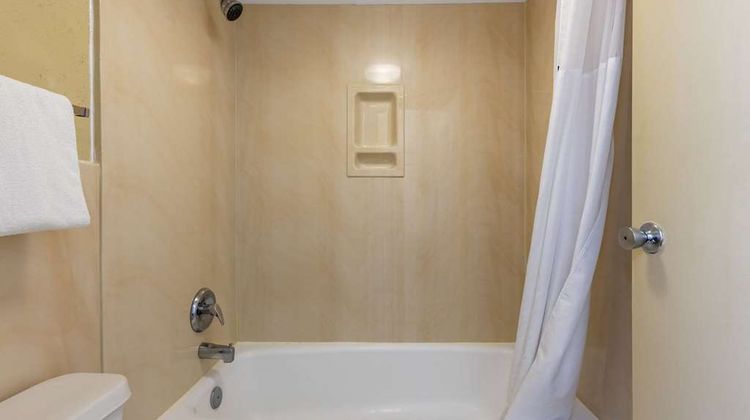 Howard Johnson Inn & Conference Center Room