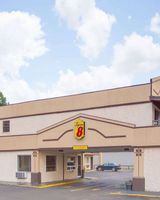 Super 8 Monticello