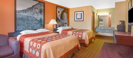 Super 8 Monticello Room