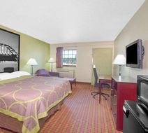 Super 8 Monticello Room