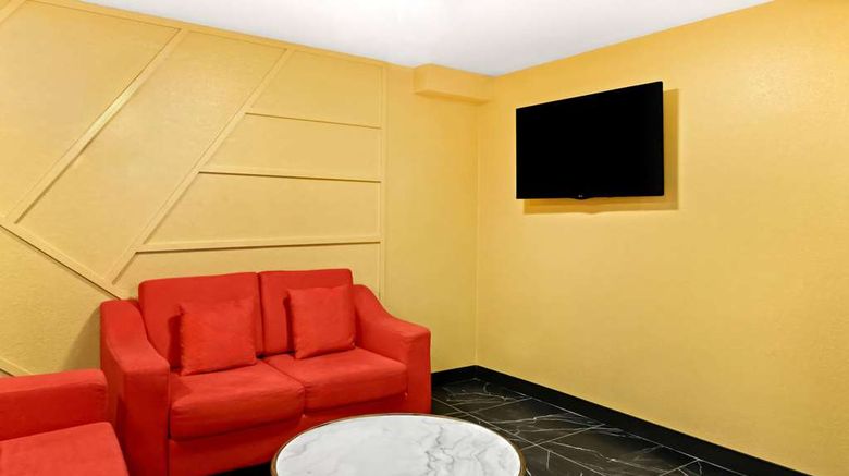 <b>Super 8 Vandalia/Dayton Intl Airport Lobby</b>. Images powered by <a href="https://iceportal.shijigroup.com/" title="IcePortal" target="_blank">IcePortal</a>.