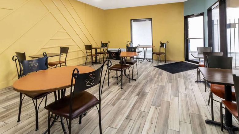 <b>Super 8 Vandalia/Dayton Intl Airport Restaurant</b>. Images powered by <a href="https://iceportal.shijigroup.com/" title="IcePortal" target="_blank">IcePortal</a>.