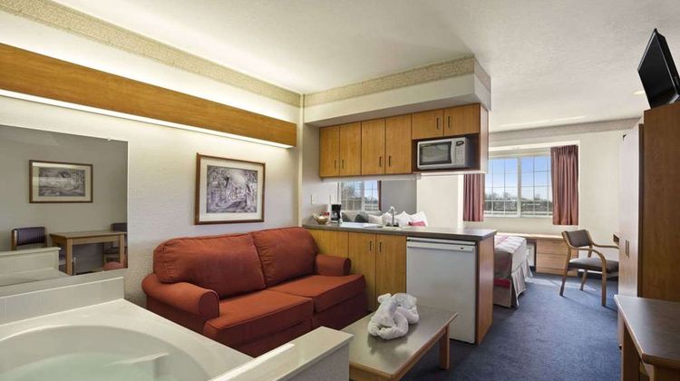 Ramada Limited Bloomington Suite