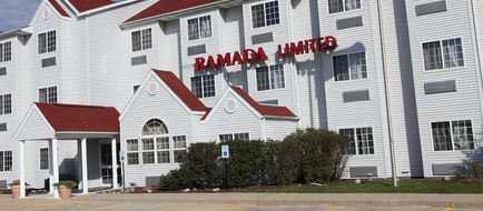 Ramada Limited Bloomington Exterior