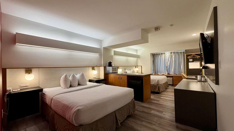 Ramada Limited Bloomington Room