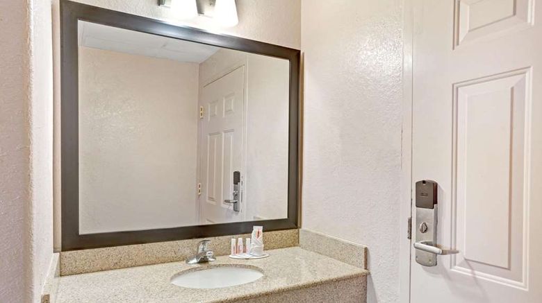 <b>Howard Johnson Galveston Room</b>. Images powered by <a href="https://iceportal.shijigroup.com/" title="IcePortal" target="_blank">IcePortal</a>.