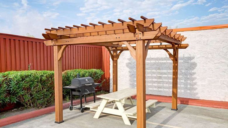 <b>Howard Johnson Galveston Exterior</b>. Images powered by <a href="https://iceportal.shijigroup.com/" title="IcePortal" target="_blank">IcePortal</a>.