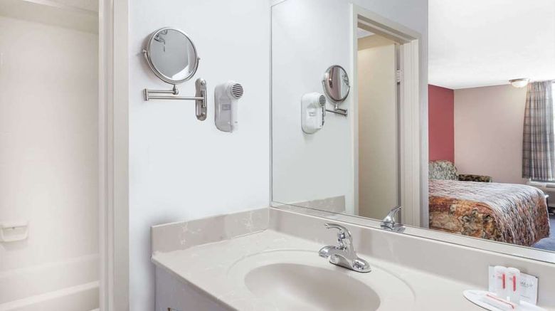 <b>Days Inn Martin Room</b>. Images powered by <a href="https://iceportal.shijigroup.com/" title="IcePortal" target="_blank">IcePortal</a>.