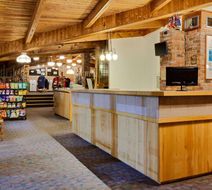 Ramada Gananoque Provincial Inn Lobby