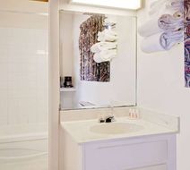 Ramada Gananoque Provincial Inn Room