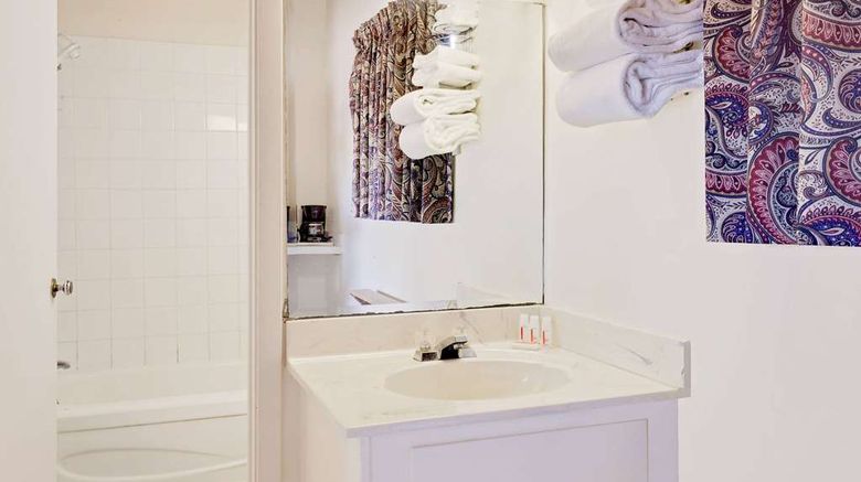 <b>Ramada Gananoque Provincial Inn Room</b>. Images powered by <a href="https://iceportal.shijigroup.com/" title="IcePortal" target="_blank">IcePortal</a>.