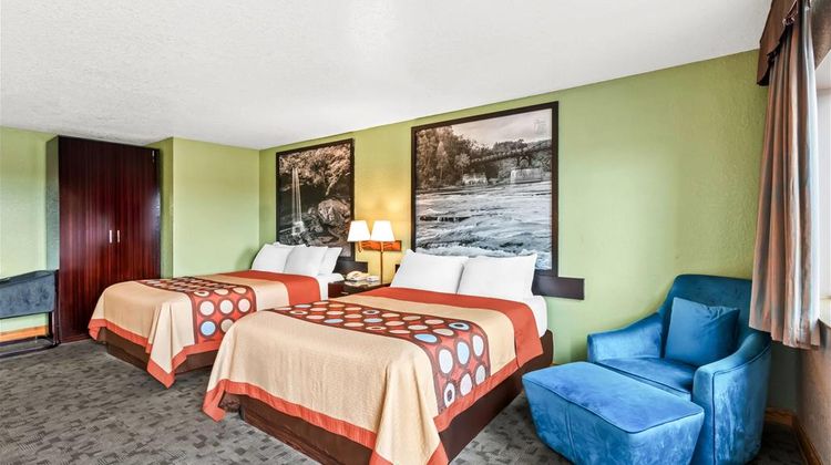 Super 8 Uniontown Room