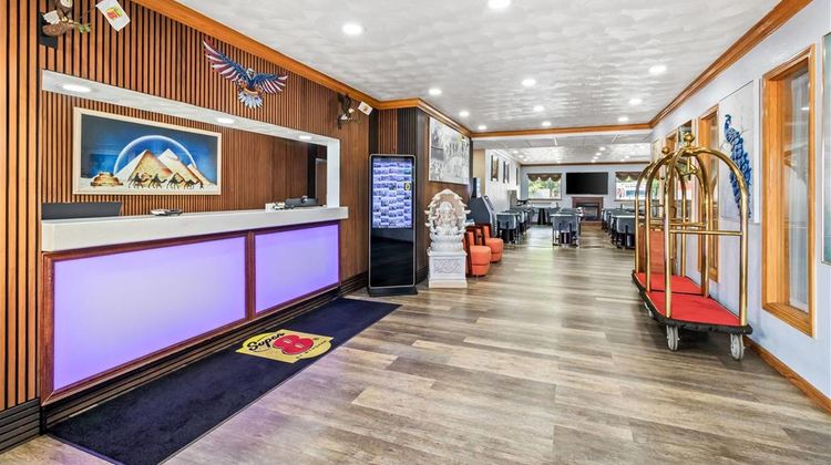Super 8 Uniontown Lobby