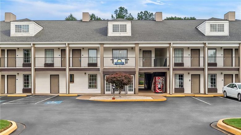 <b>Days Inn Spartanburg Exterior</b>. Images powered by <a href="https://iceportal.shijigroup.com/" title="IcePortal" target="_blank">IcePortal</a>.