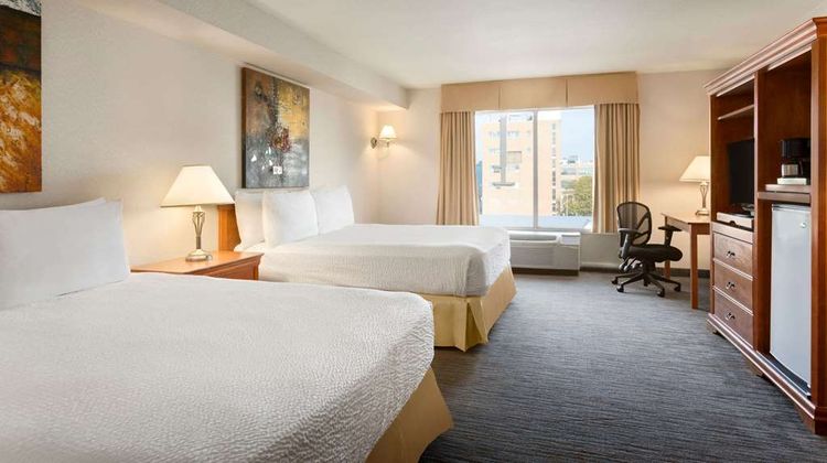 Days Inn & Suites Niagara Falls Centre Room