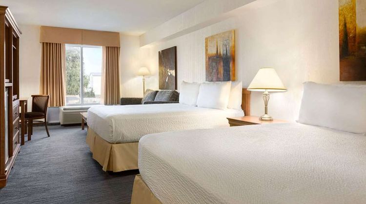 Days Inn & Suites Niagara Falls Centre Suite