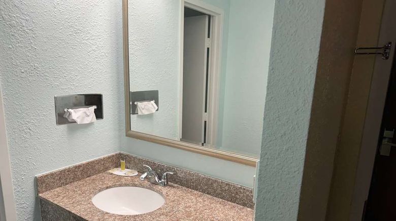 <b>Travelodge Airport Platte City Room</b>. Images powered by <a href="https://iceportal.shijigroup.com/" title="IcePortal" target="_blank">IcePortal</a>.