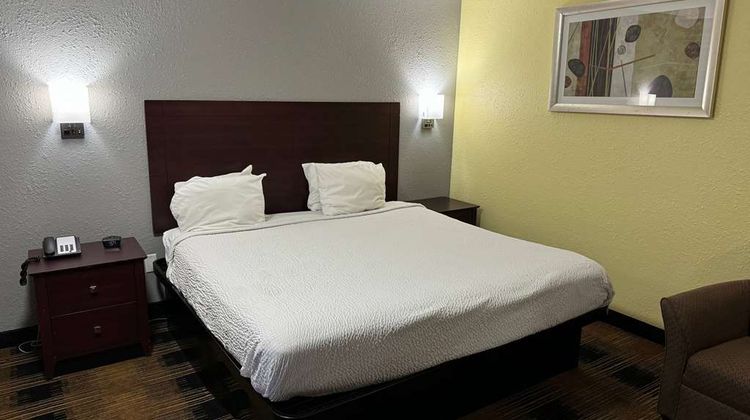 Travelodge Airport Platte City Room