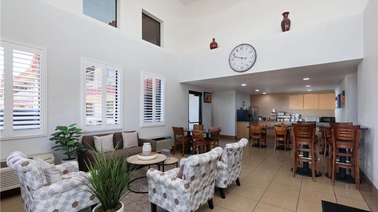 <b>Super 8 Tucson/Grant Road Area Lobby</b>. Images powered by <a href="https://iceportal.shijigroup.com/" title="IcePortal" target="_blank">IcePortal</a>.