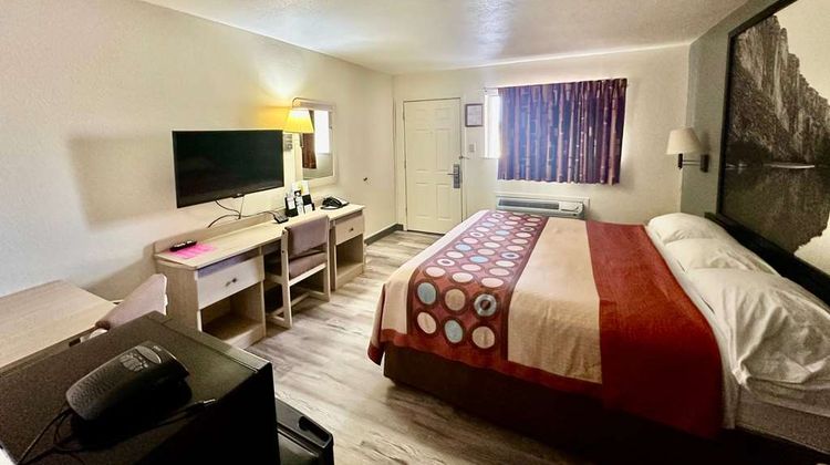 Super 8 Athens Room