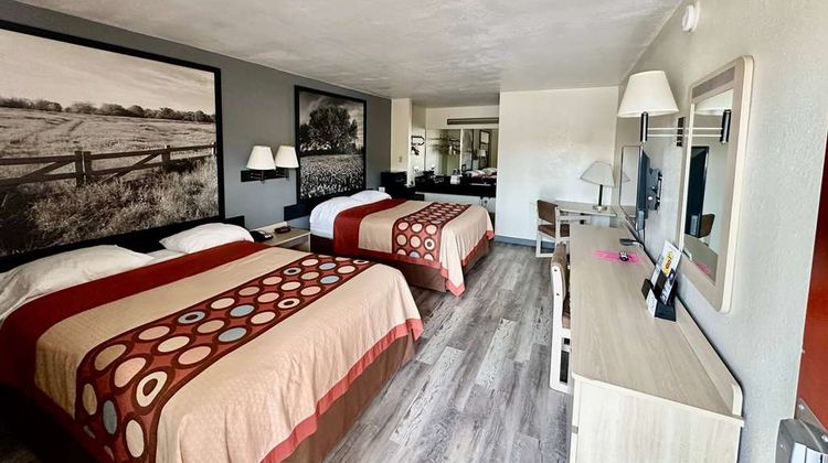 Super 8 Athens Room