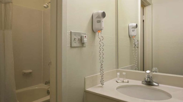 <b>Travelodge by Wyndham Lansing IL Room</b>. Images powered by <a href="https://iceportal.shijigroup.com/" title="IcePortal" target="_blank">IcePortal</a>.