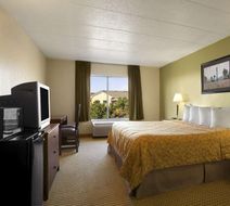 Travelodge by Wyndham Lansing IL Room