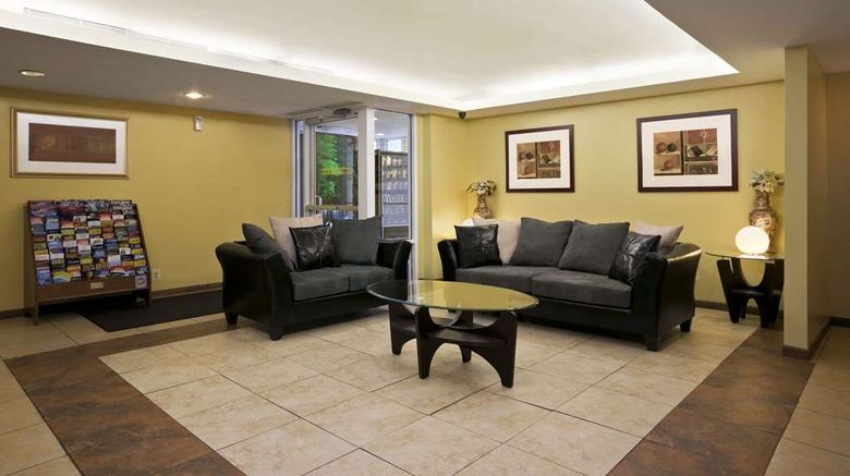 <b>Travelodge by Wyndham Lansing IL Lobby</b>. Images powered by <a href="https://iceportal.shijigroup.com/" title="IcePortal" target="_blank">IcePortal</a>.